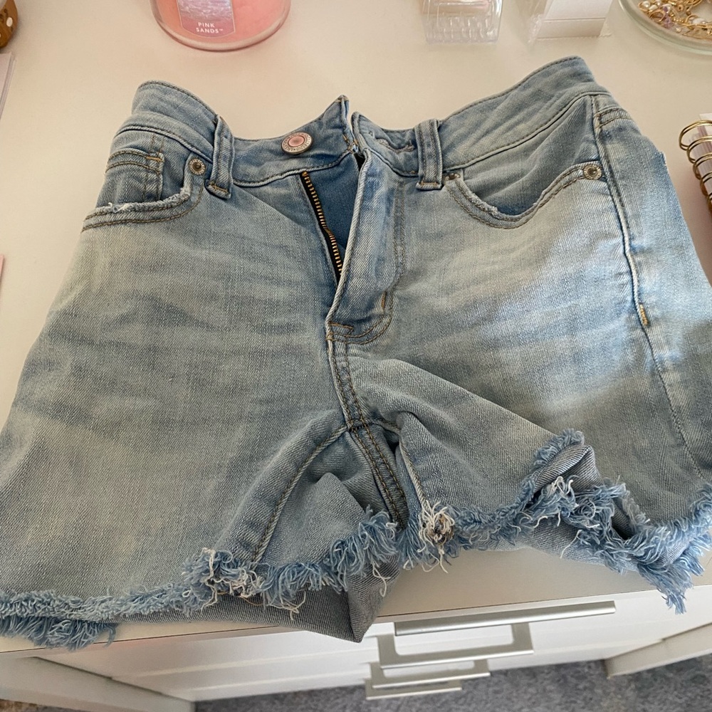 american eagle light wash jean shorts!
